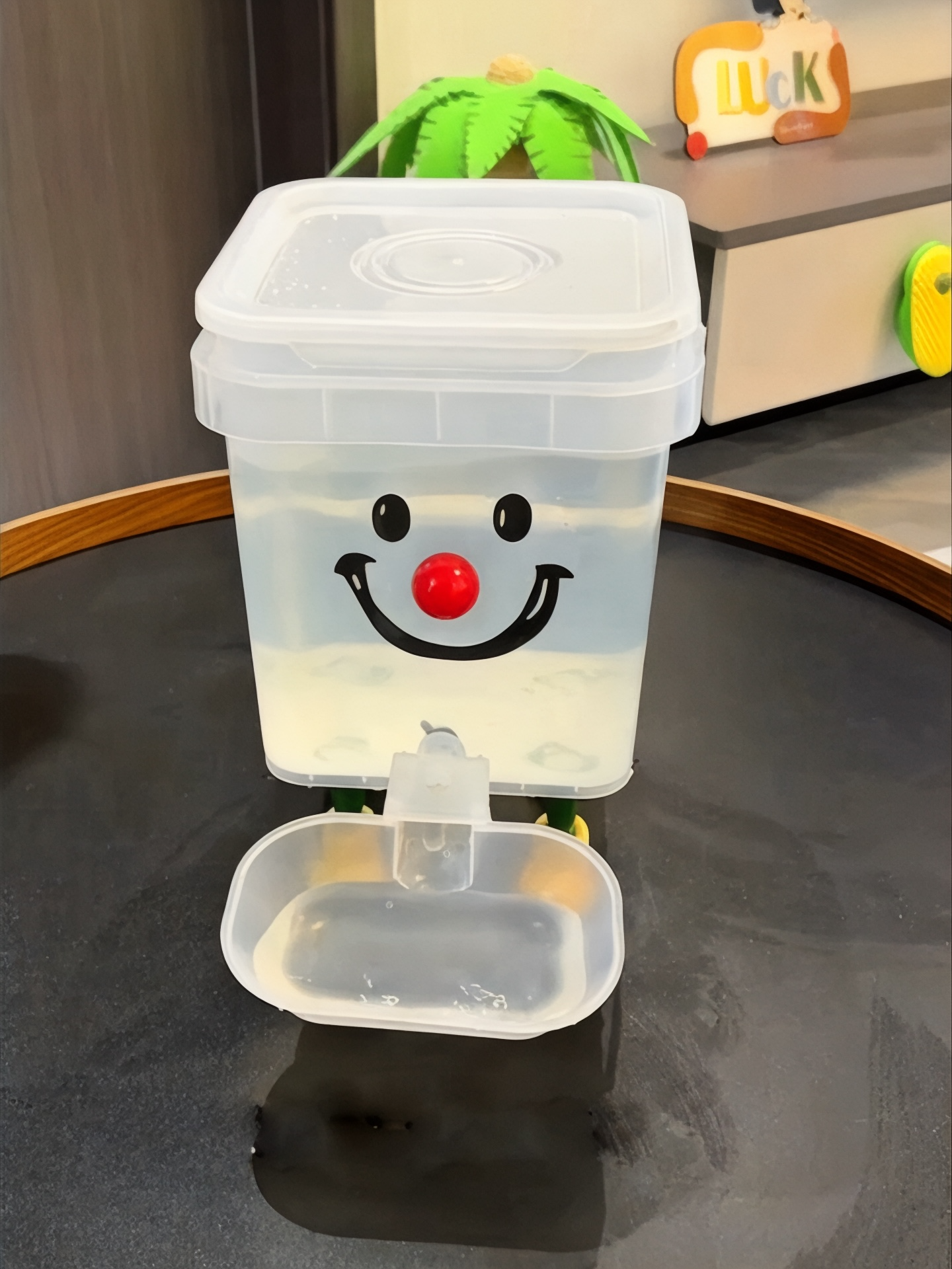 Smiling Face Pet water dispenser with Legs and Tap